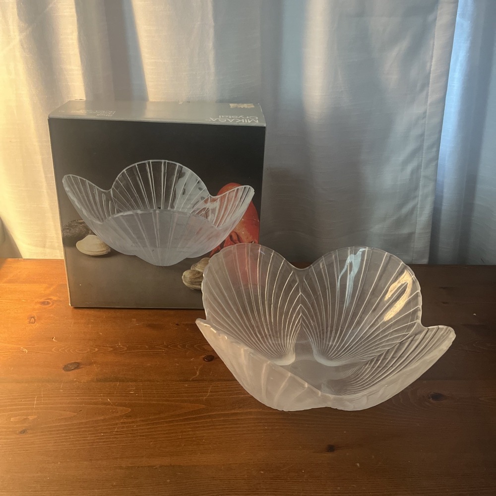 VTG MIKASA FROSTED GLASS SCALLOPED CLAM SHELL BOWL 10" W/ Original Box